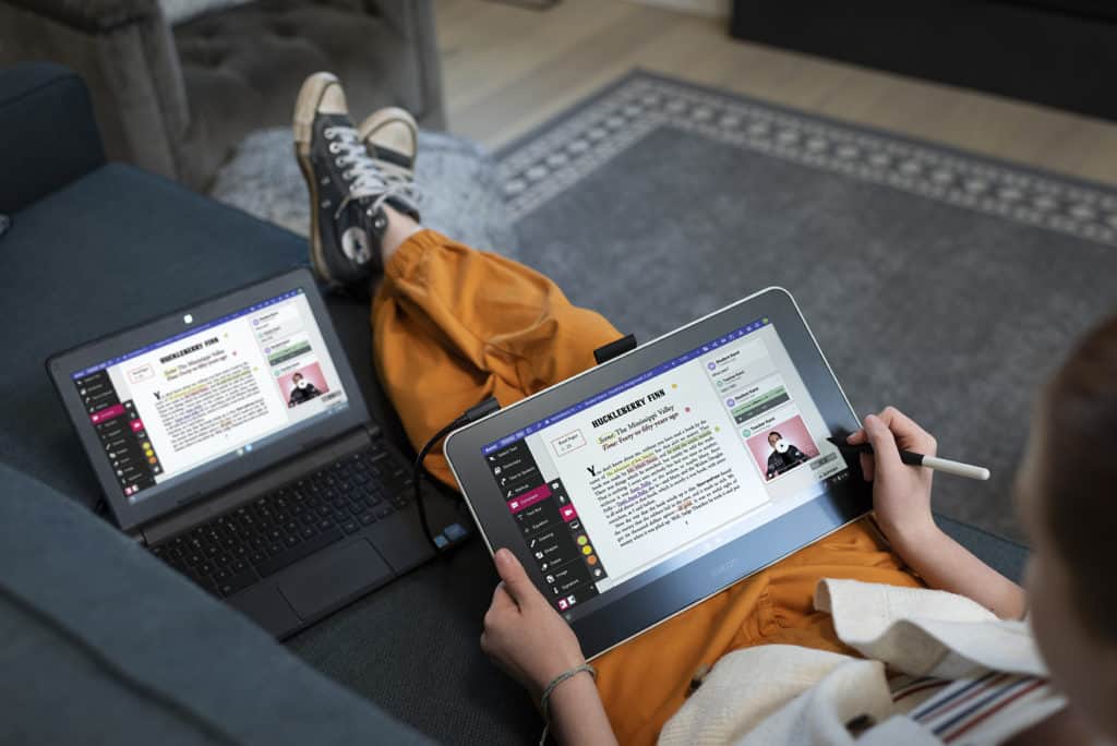 202206-Wacom-Education-Home-LivingRoom-137_LowRes